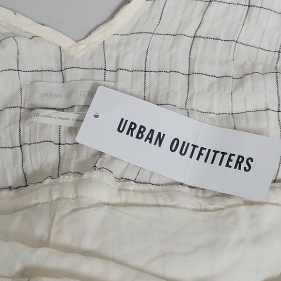 Urban Outfitters NWT Plunging Wide Leg Jumpsuit Size XS. - Picture 9 of 13